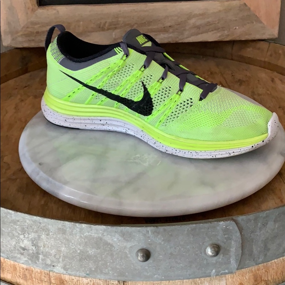 Rare! Like new! Nike Flyknit 1+ Size 9 / + Gift!